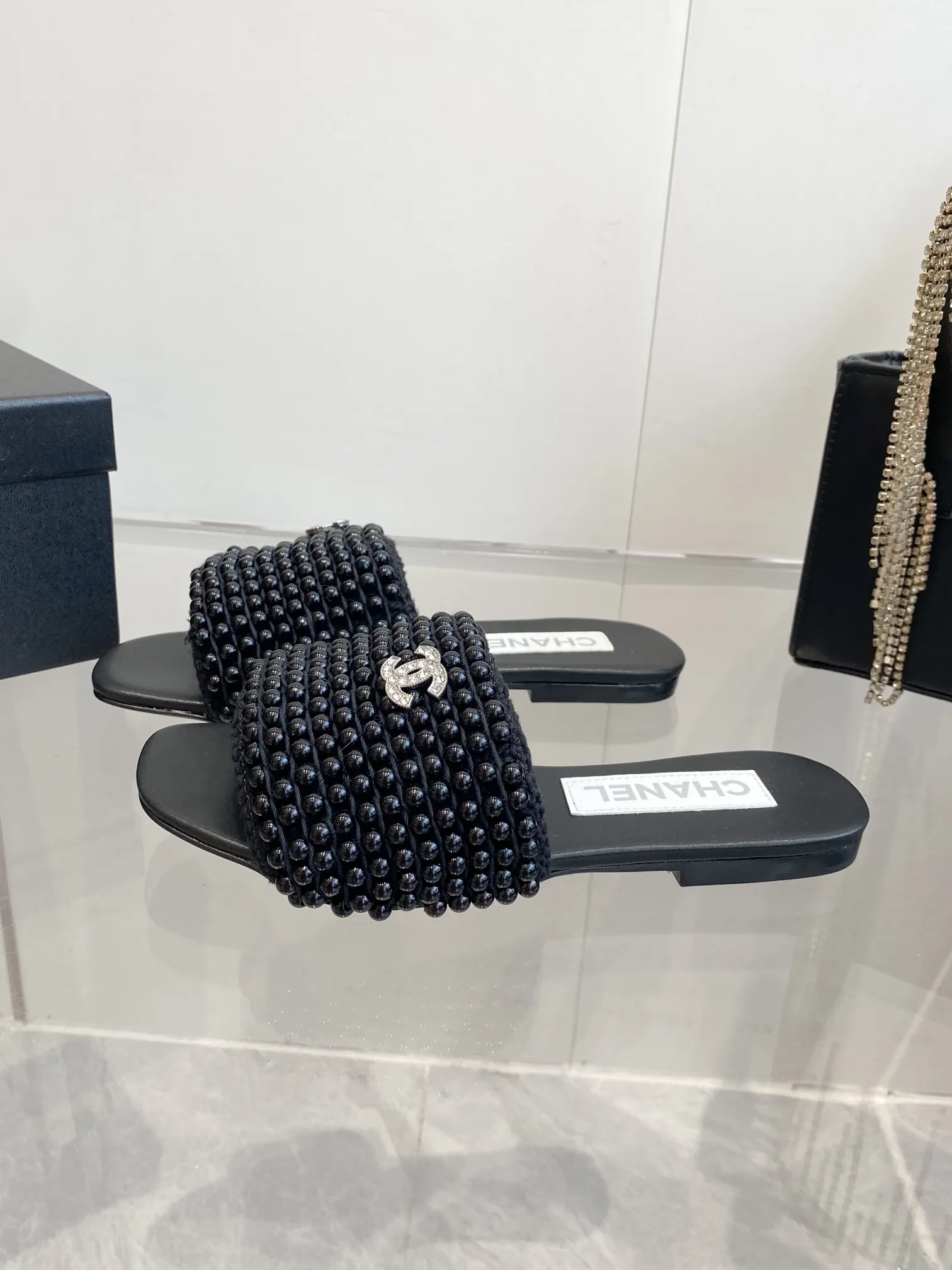 👟👟Ex-factory price 600👟👟 Chanel Xiaoxiang 2️⃣5️⃣ss spring and summer vacation pearl lazy slippers, simple and versatile, super beautiful on the feet, no matter how you look at it, they are super beautiful #仙女SLANDALS #women's sandals #Chanel #小香